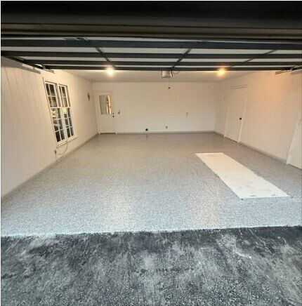 Light flake epoxy floor, freshly coated